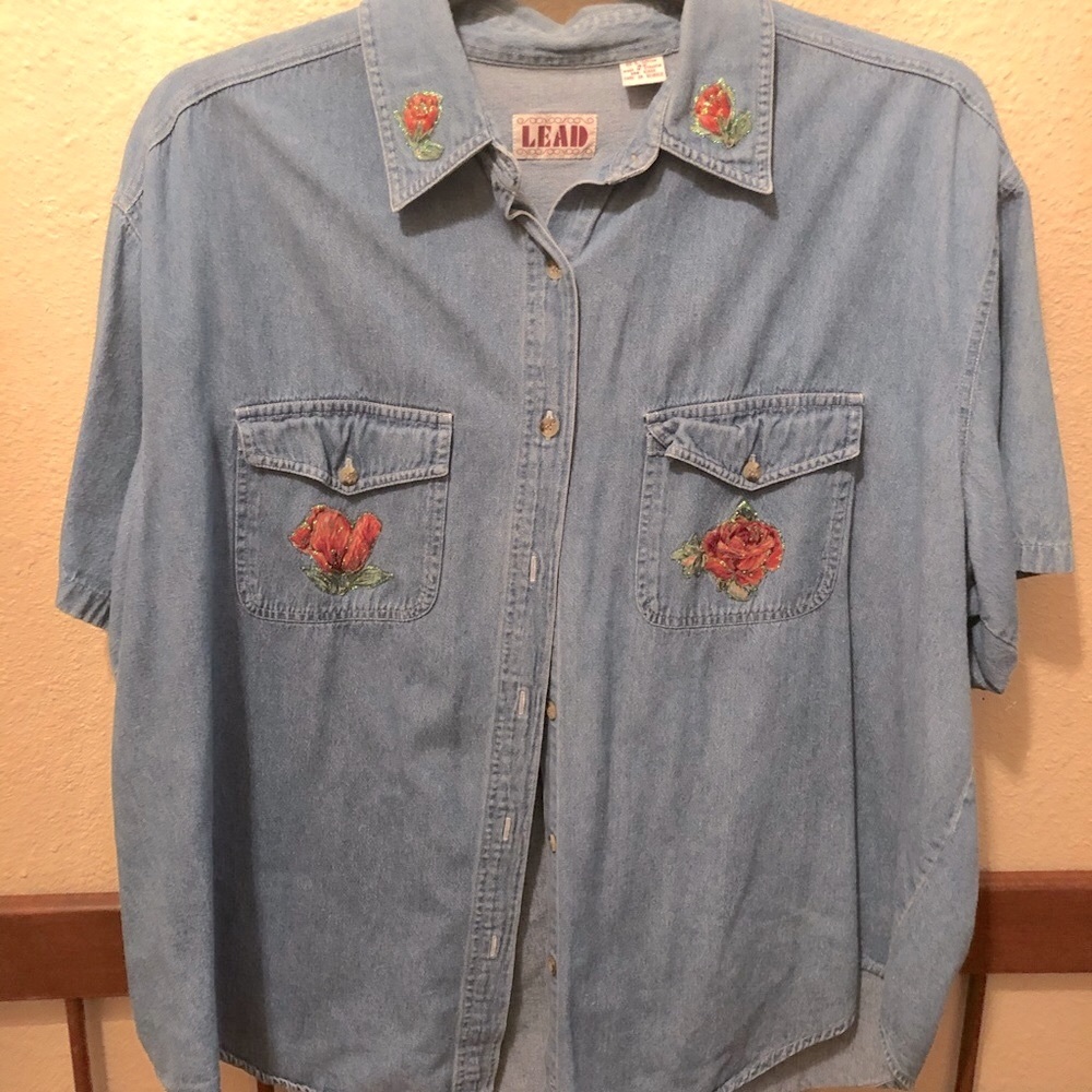 🌸Plus Size Vintage Faded Blue Denim Button Up Shirt / Shacket!!🌟